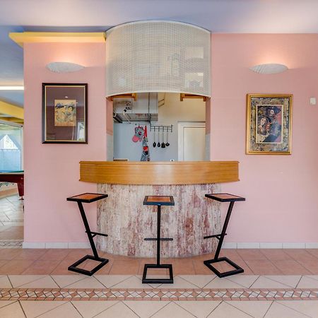 Blue Dolphin Apartment - Private Indoor Pool, Jacuzzi, Garden Σπλιτ Εξωτερικό φωτογραφία