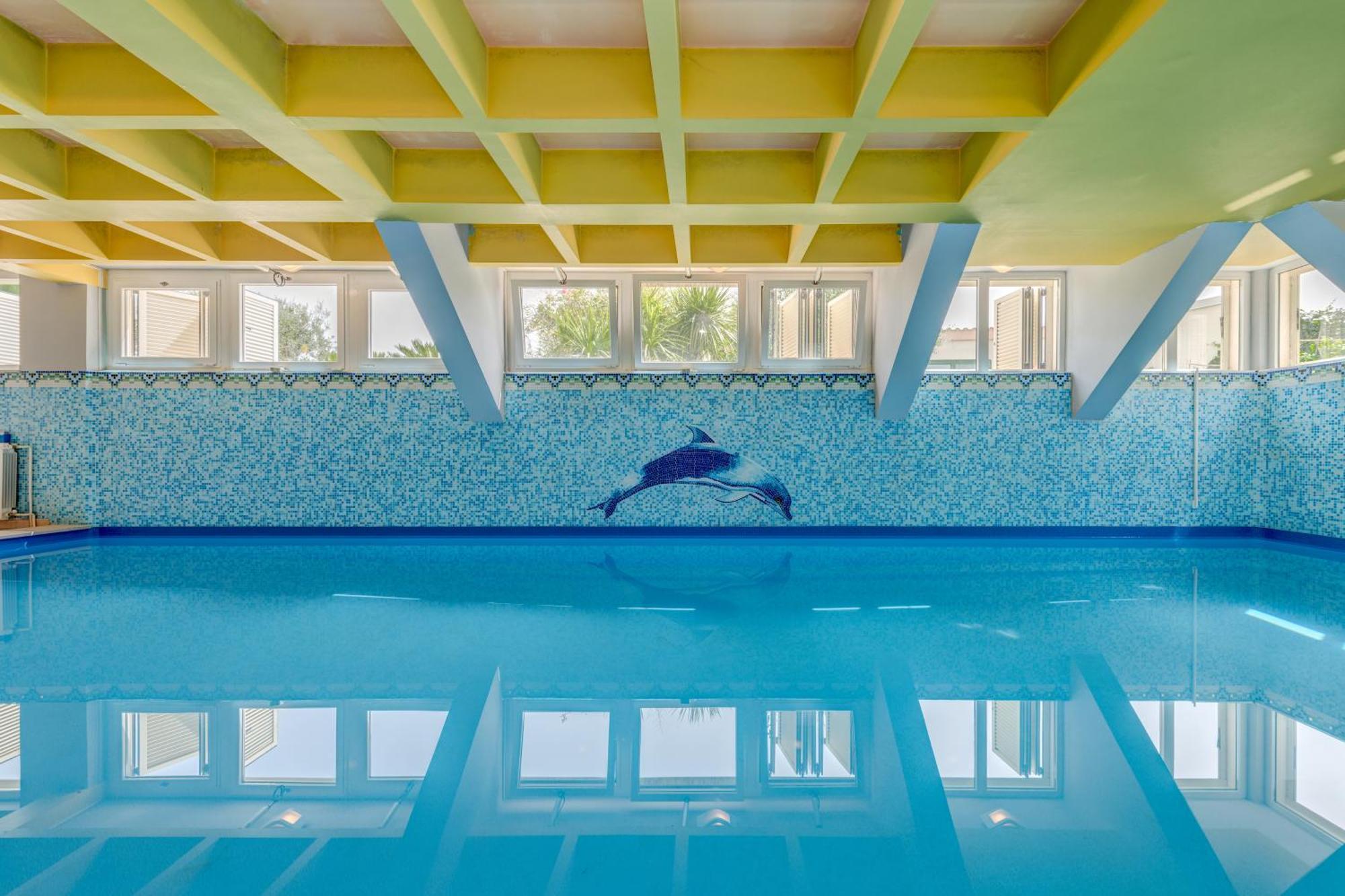 Blue Dolphin Apartment - Private Indoor Pool, Jacuzzi, Garden Σπλιτ Εξωτερικό φωτογραφία