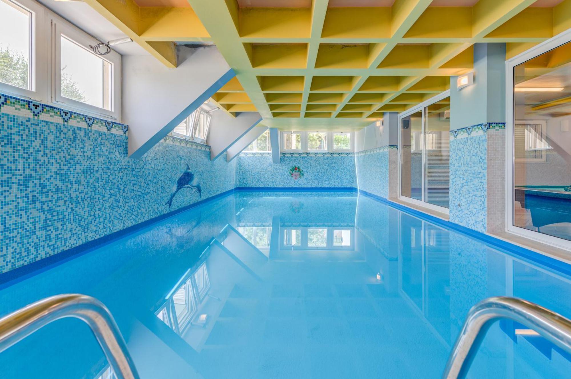 Blue Dolphin Apartment - Private Indoor Pool, Jacuzzi, Garden Σπλιτ Εξωτερικό φωτογραφία