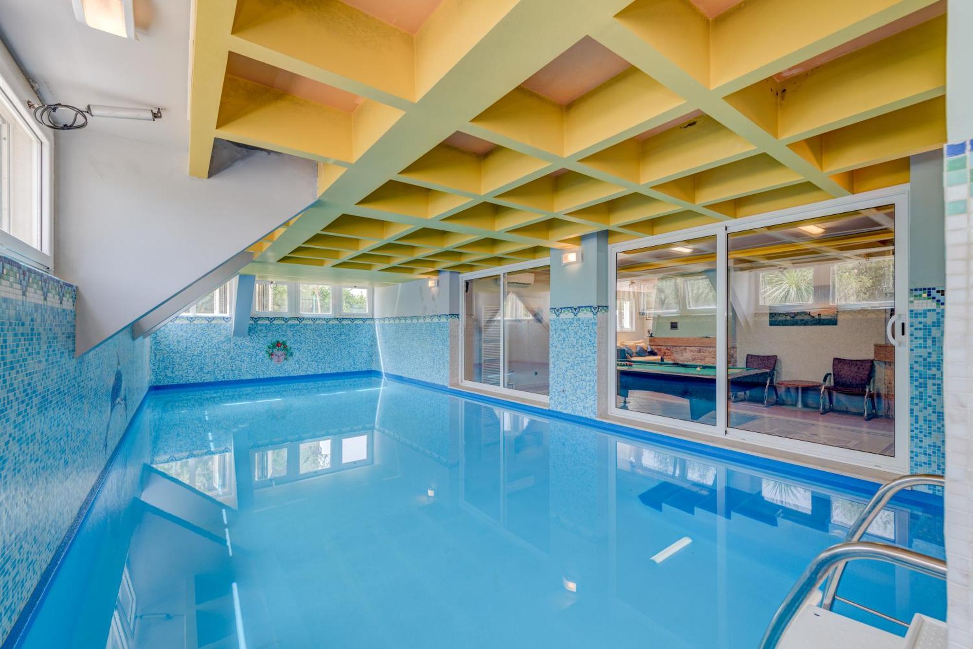 Blue Dolphin Apartment - Private Indoor Pool, Jacuzzi, Garden Σπλιτ Εξωτερικό φωτογραφία