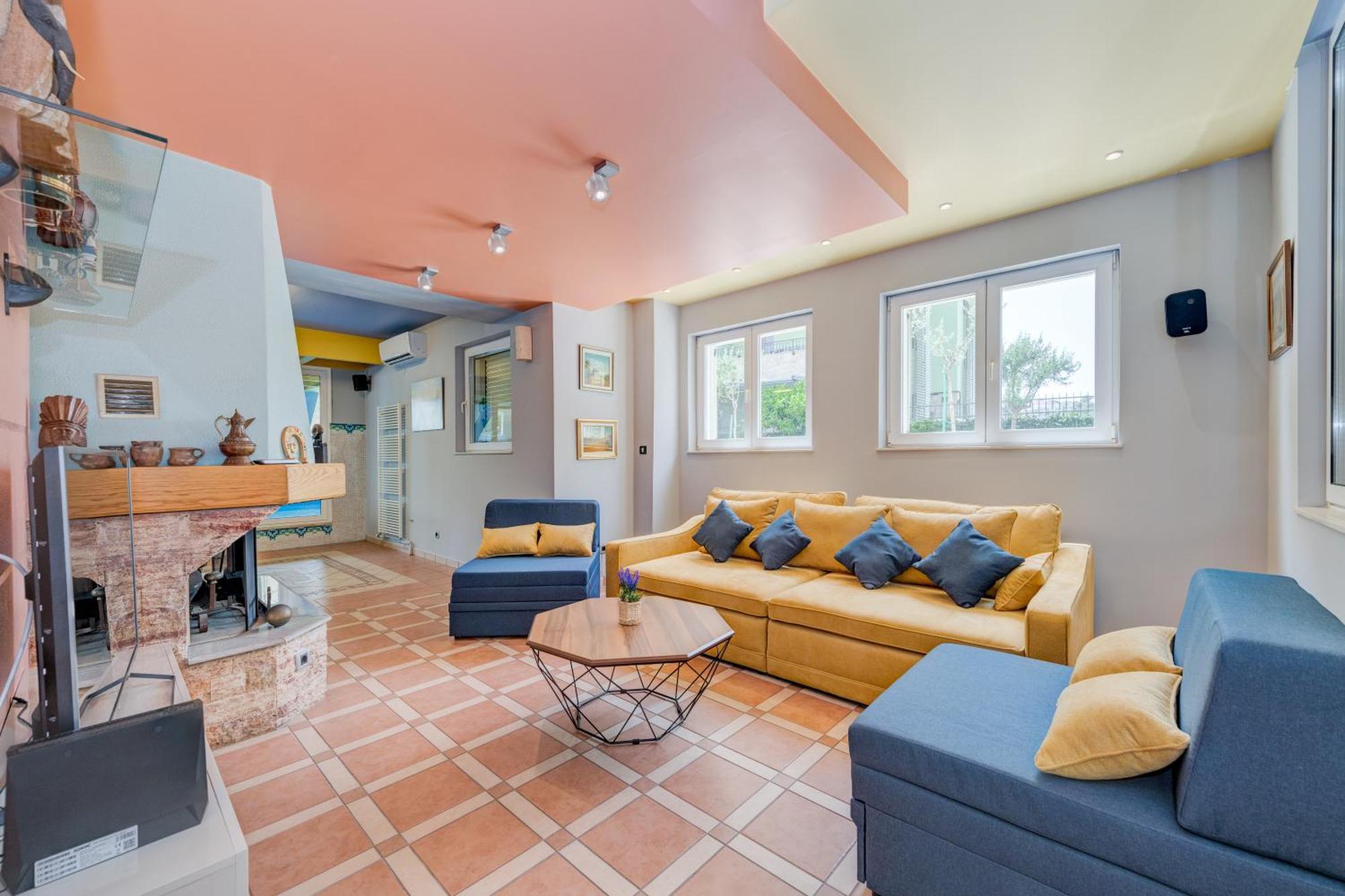 Blue Dolphin Apartment - Private Indoor Pool, Jacuzzi, Garden Σπλιτ Εξωτερικό φωτογραφία