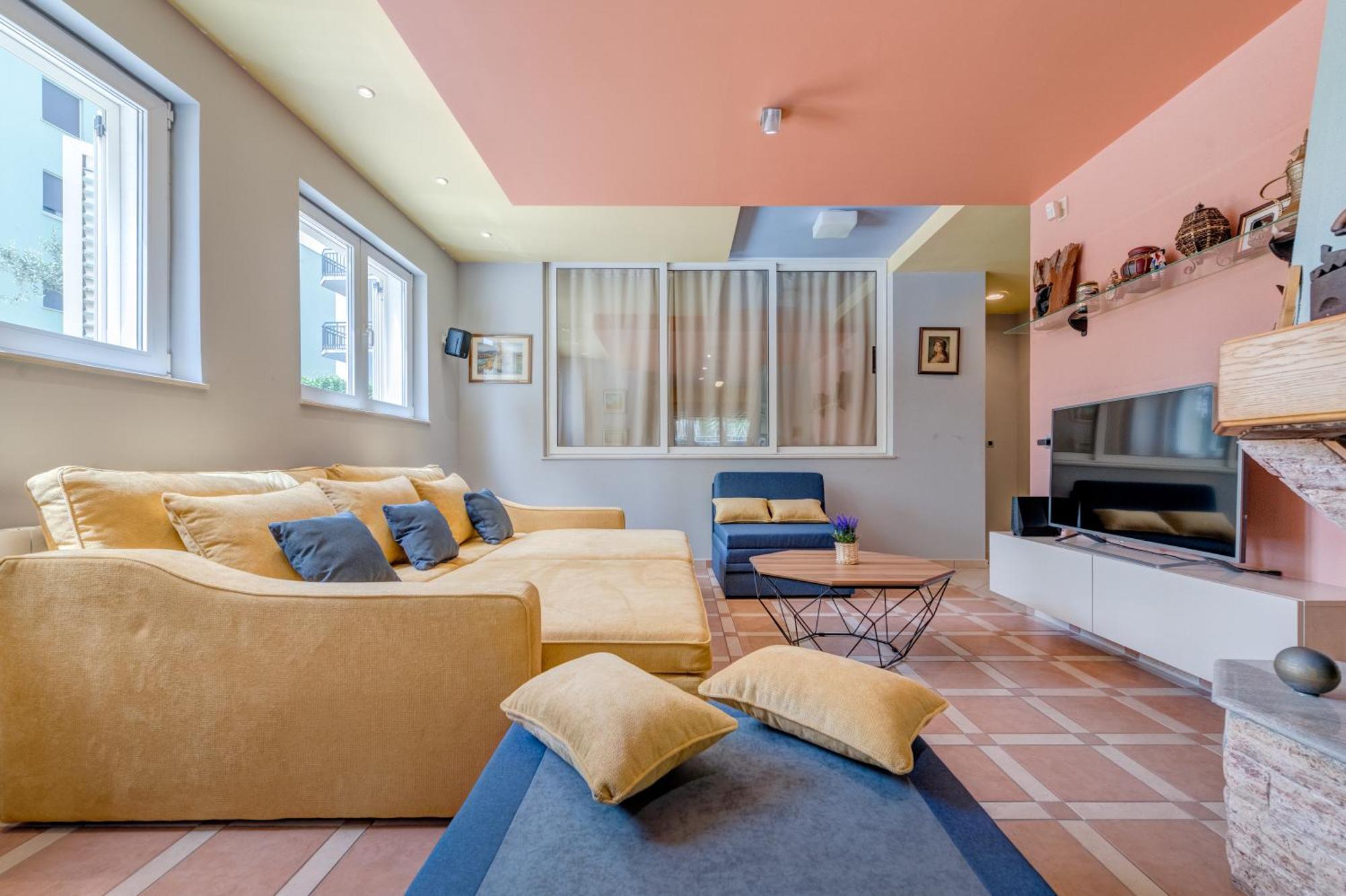Blue Dolphin Apartment - Private Indoor Pool, Jacuzzi, Garden Σπλιτ Εξωτερικό φωτογραφία