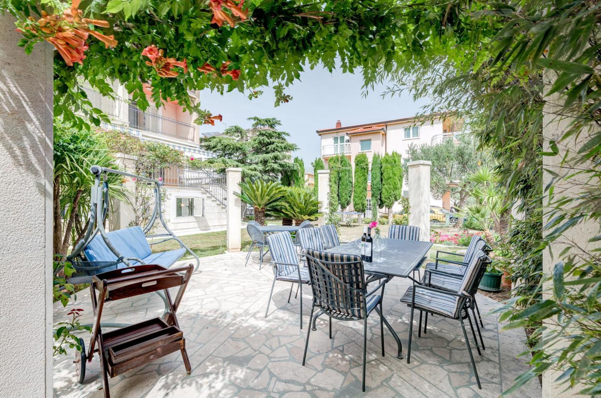Blue Dolphin Apartment - Private Indoor Pool, Jacuzzi, Garden Σπλιτ Εξωτερικό φωτογραφία