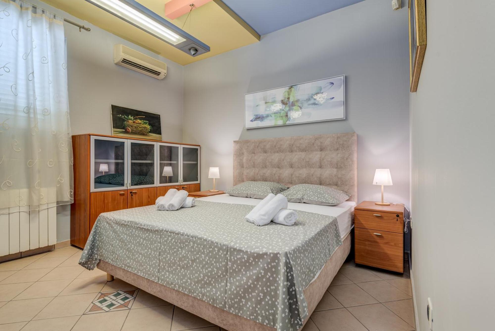 Blue Dolphin Apartment - Private Indoor Pool, Jacuzzi, Garden Σπλιτ Εξωτερικό φωτογραφία