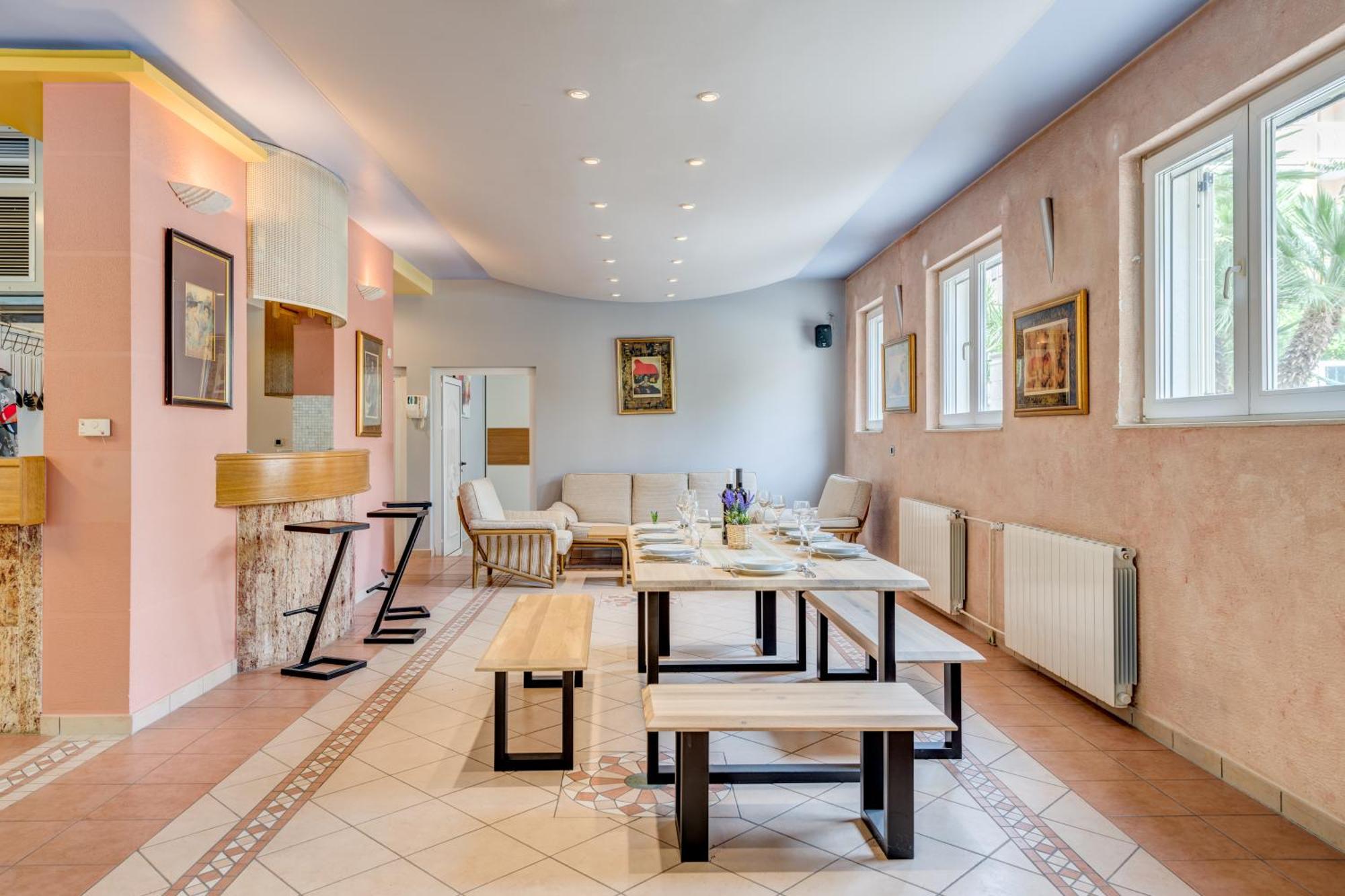 Blue Dolphin Apartment - Private Indoor Pool, Jacuzzi, Garden Σπλιτ Εξωτερικό φωτογραφία