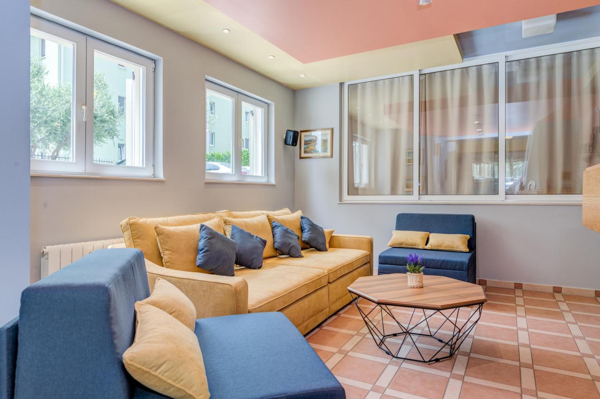 Blue Dolphin Apartment - Private Indoor Pool, Jacuzzi, Garden Σπλιτ Εξωτερικό φωτογραφία