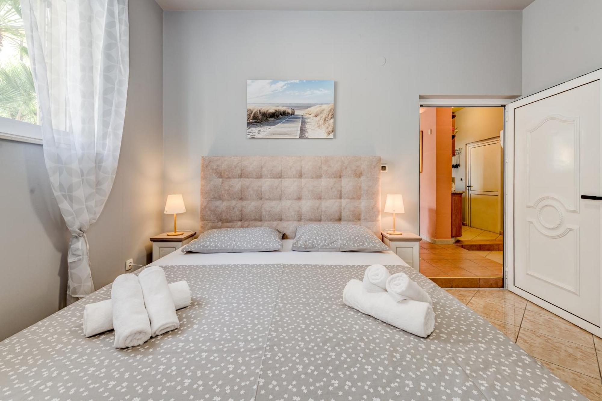 Blue Dolphin Apartment - Private Indoor Pool, Jacuzzi, Garden Σπλιτ Εξωτερικό φωτογραφία