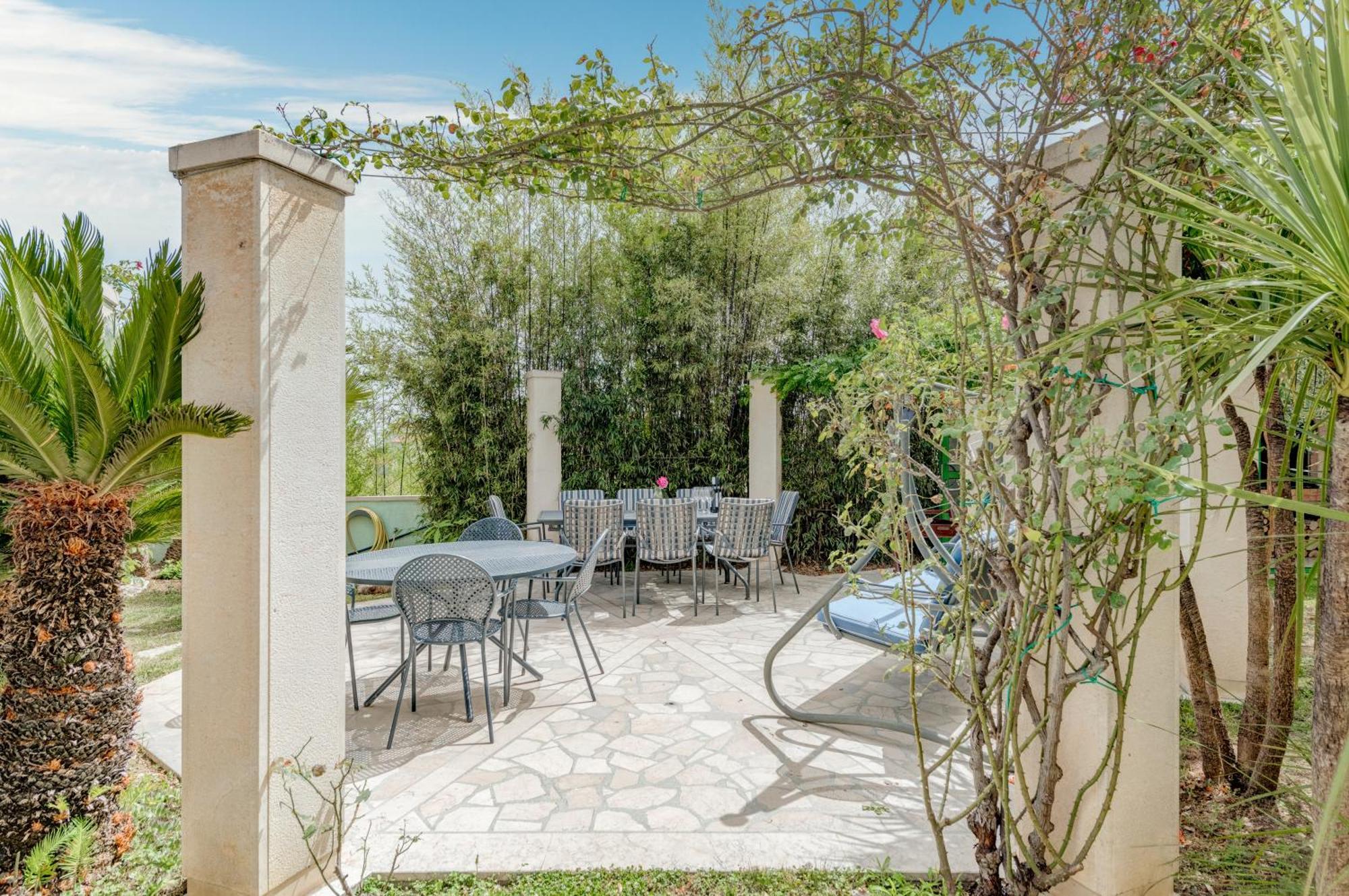 Blue Dolphin Apartment - Private Indoor Pool, Jacuzzi, Garden Σπλιτ Εξωτερικό φωτογραφία