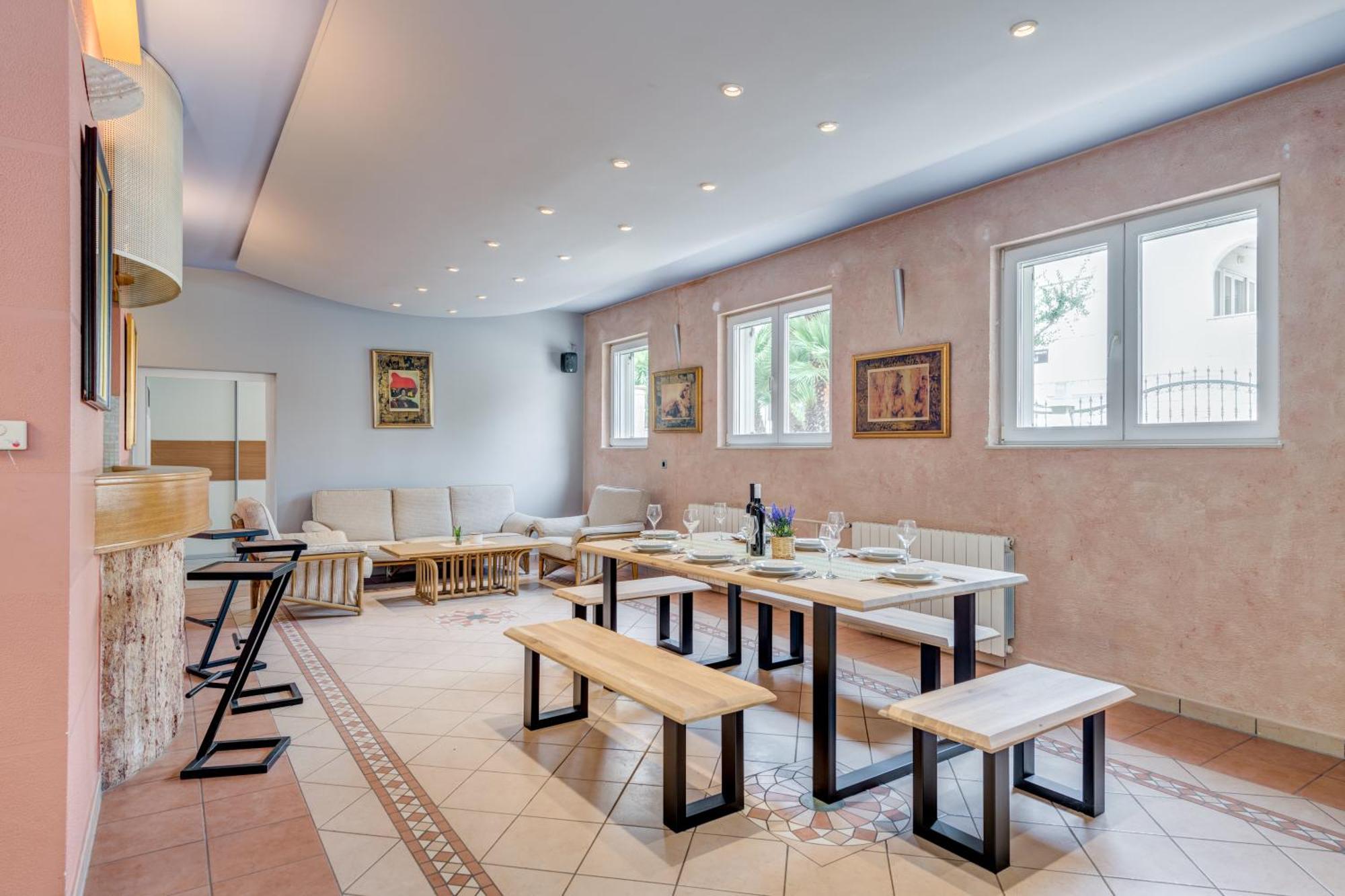 Blue Dolphin Apartment - Private Indoor Pool, Jacuzzi, Garden Σπλιτ Εξωτερικό φωτογραφία