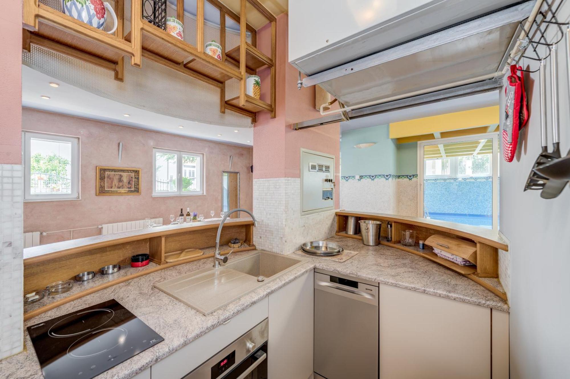 Blue Dolphin Apartment - Private Indoor Pool, Jacuzzi, Garden Σπλιτ Εξωτερικό φωτογραφία