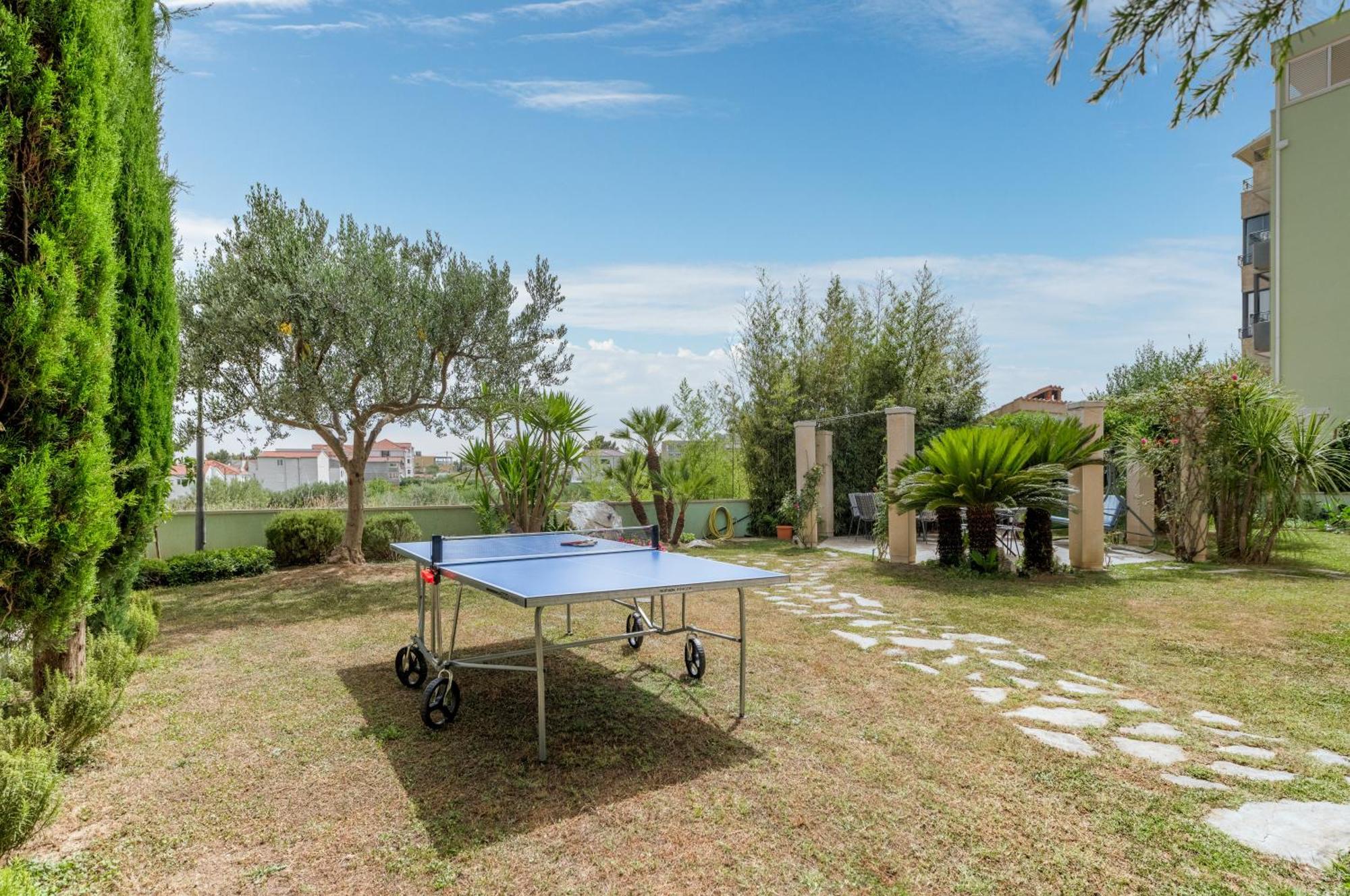 Blue Dolphin Apartment - Private Indoor Pool, Jacuzzi, Garden Σπλιτ Εξωτερικό φωτογραφία
