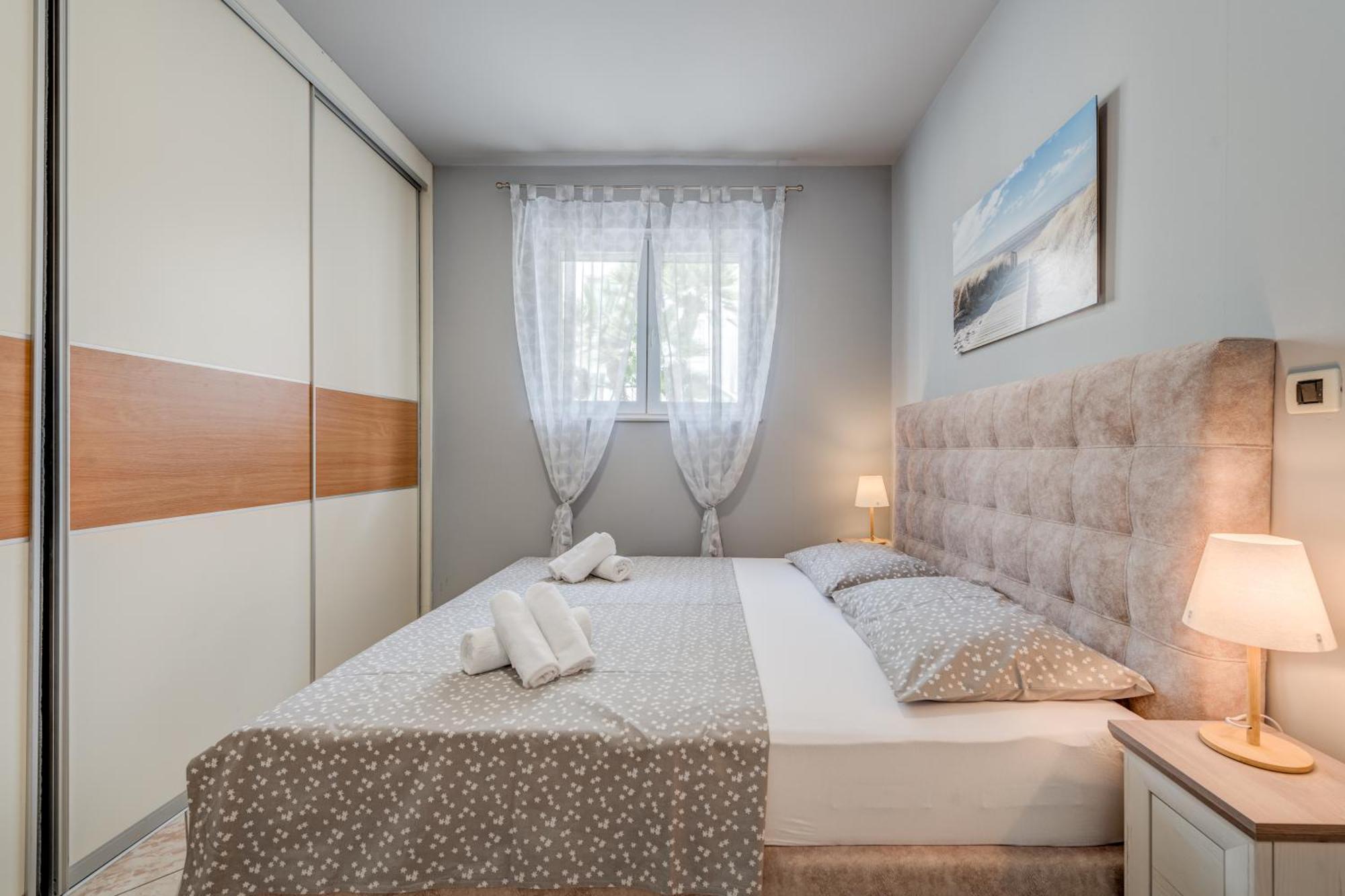 Blue Dolphin Apartment - Private Indoor Pool, Jacuzzi, Garden Σπλιτ Εξωτερικό φωτογραφία