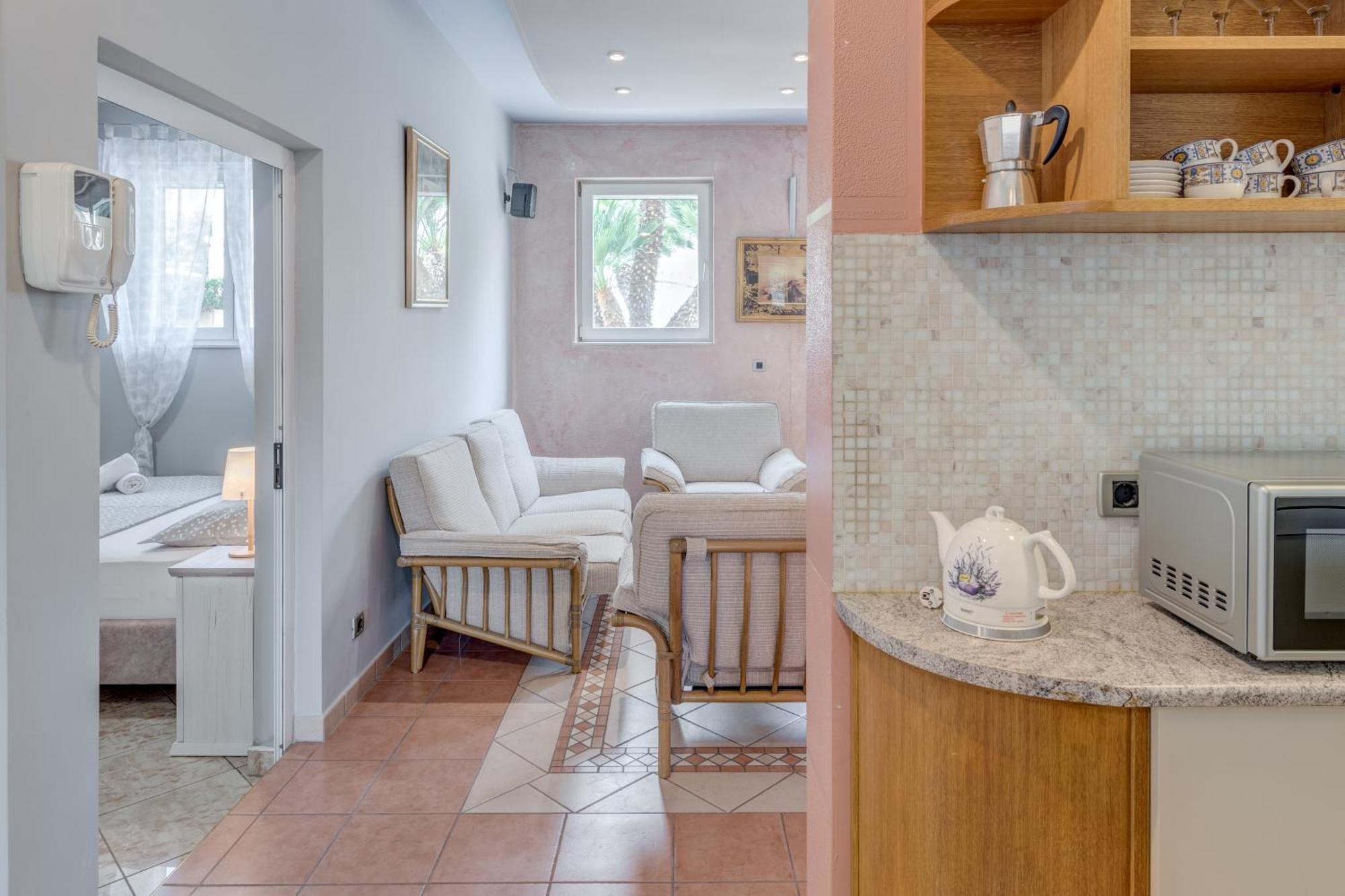 Blue Dolphin Apartment - Private Indoor Pool, Jacuzzi, Garden Σπλιτ Εξωτερικό φωτογραφία