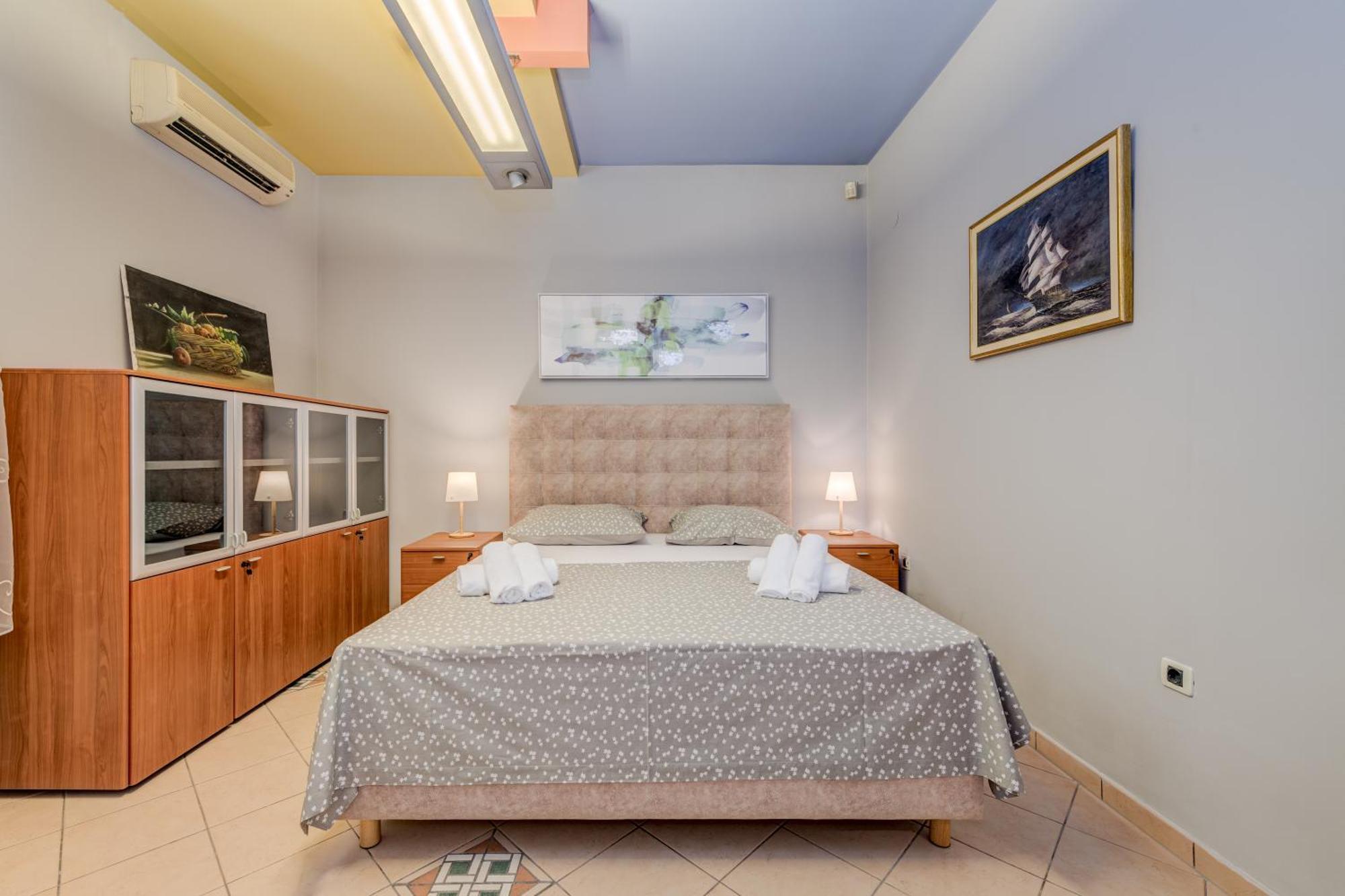 Blue Dolphin Apartment - Private Indoor Pool, Jacuzzi, Garden Σπλιτ Εξωτερικό φωτογραφία