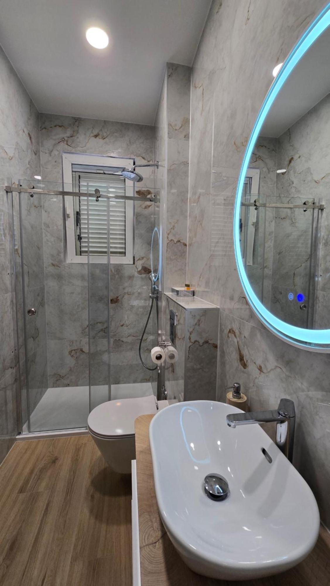 Blue Dolphin Apartment - Private Indoor Pool, Jacuzzi, Garden Σπλιτ Εξωτερικό φωτογραφία