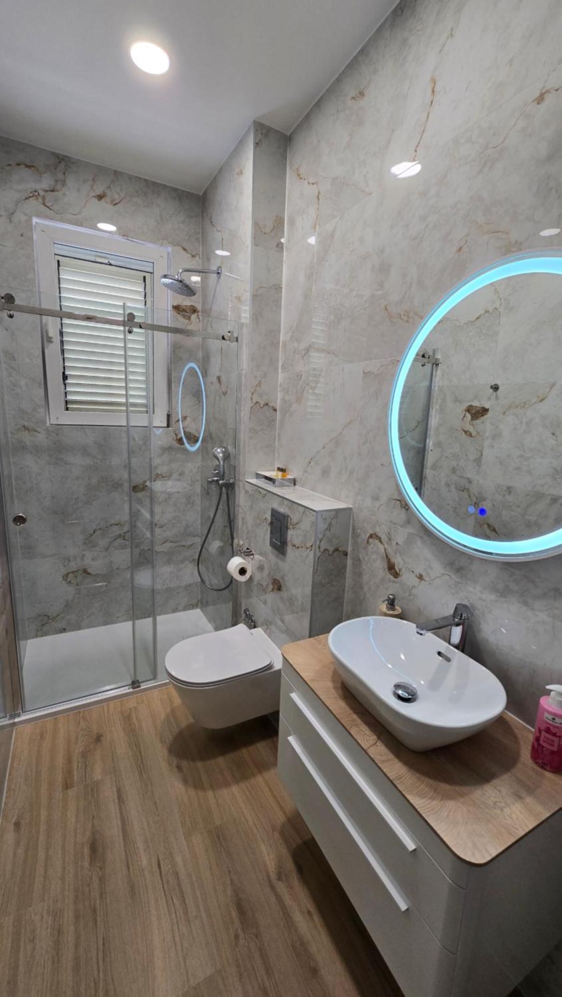Blue Dolphin Apartment - Private Indoor Pool, Jacuzzi, Garden Σπλιτ Εξωτερικό φωτογραφία
